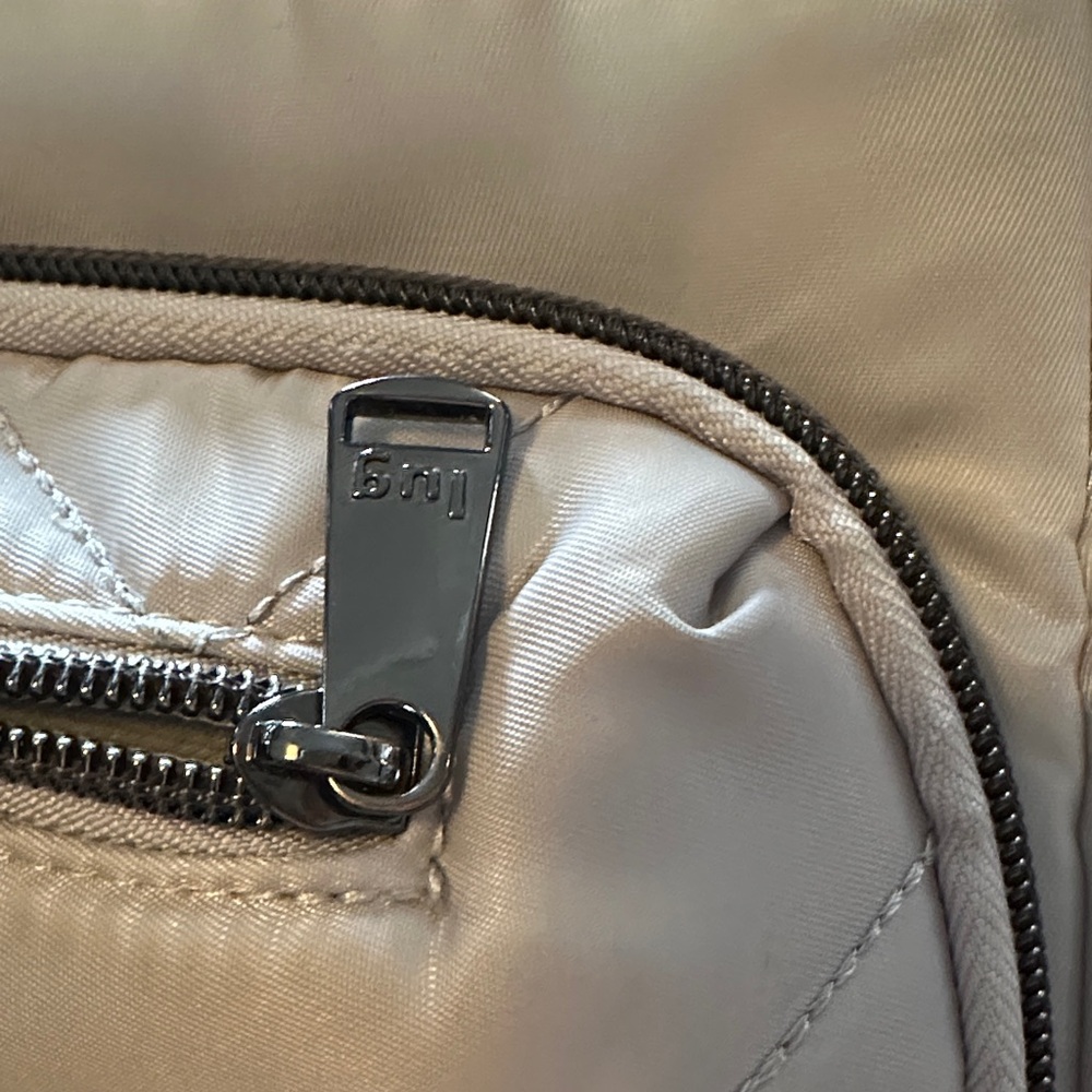 Lug LE Ultra shimmy Women's Light Gray Quilted Crossbody Bag - Picture 7 of 13